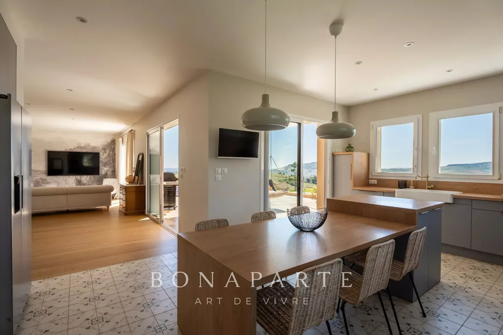 Cuisine - Villa d'Exception avec Vue Panoramique au Cœur des Vignes