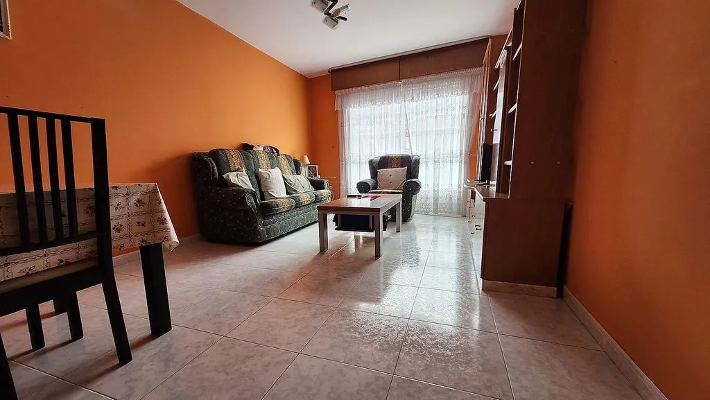 Living Room - 2-Bedroom Flat with Balcony in Miño