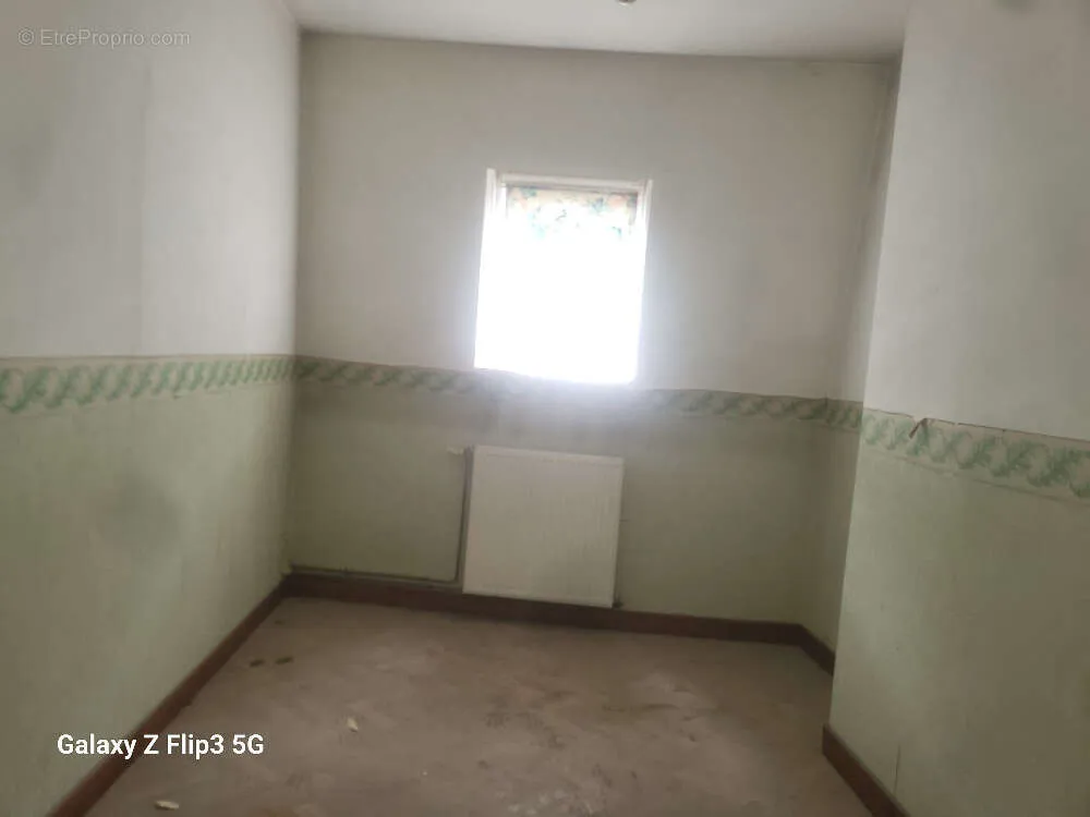 Rooms - Renovable Building with Commercial Space in Roubaix