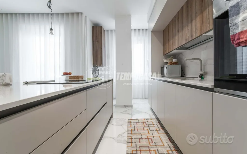 Köök - Modernised 4-Bedroom Apartment in Como