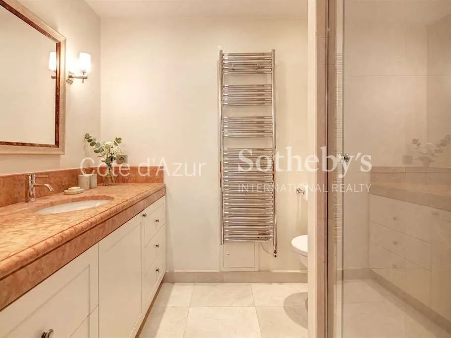 Vannitoad - Prestigious Apartment with Sea View in Cannes