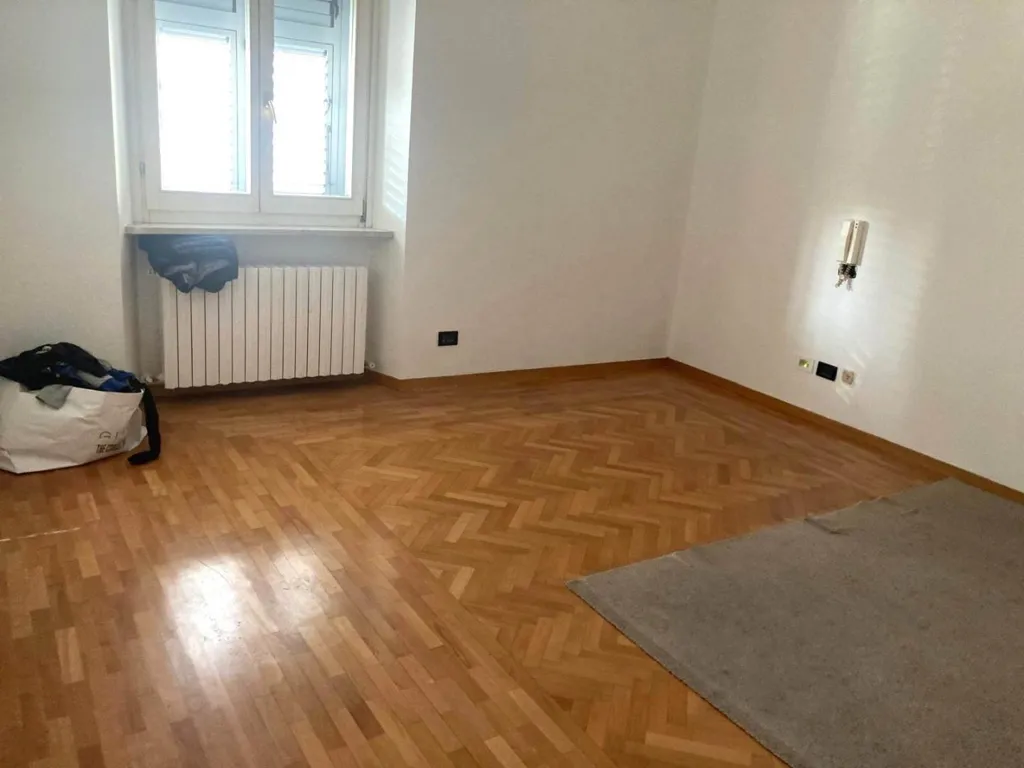 Stanze - Appartamento ristrutturato con parquet a Ancona