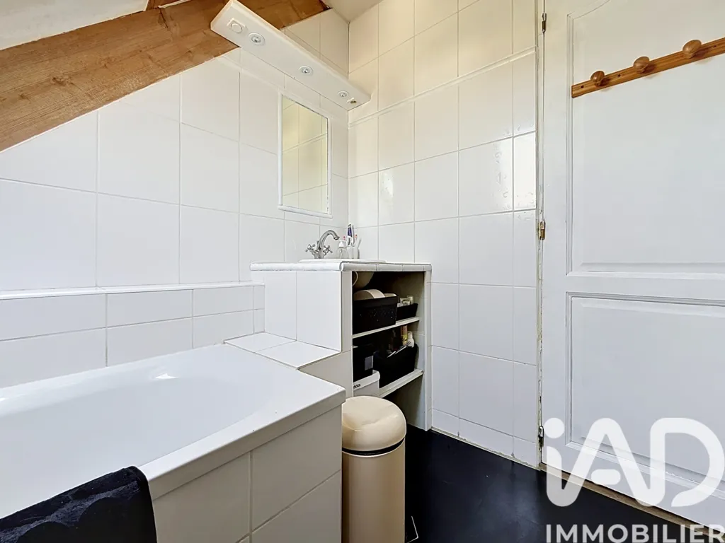 Salles de bain - Maison d'Architecte avec Piscine à Linas
