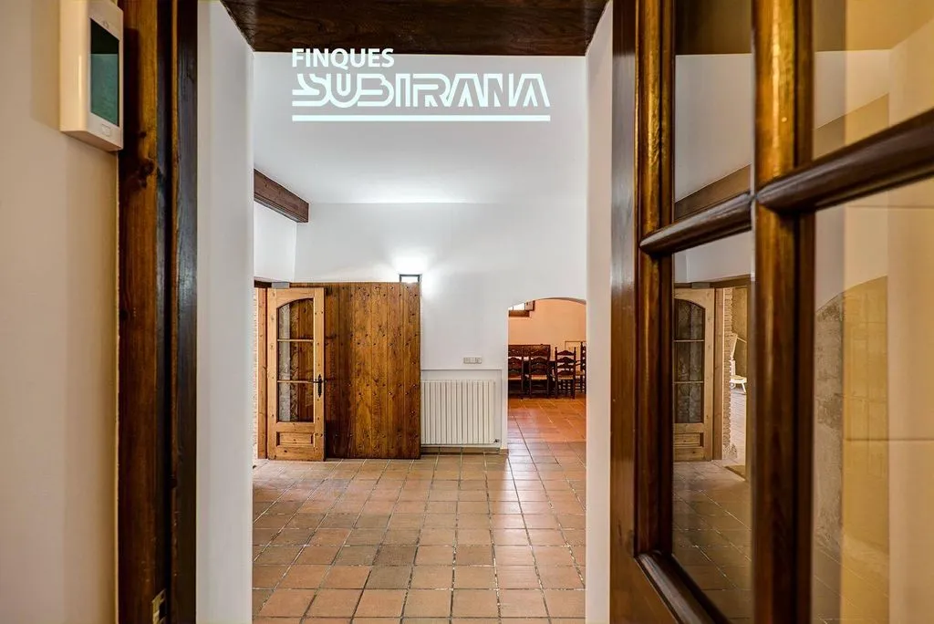 Entrée - Restored Farmhouse with Pool in Igualada