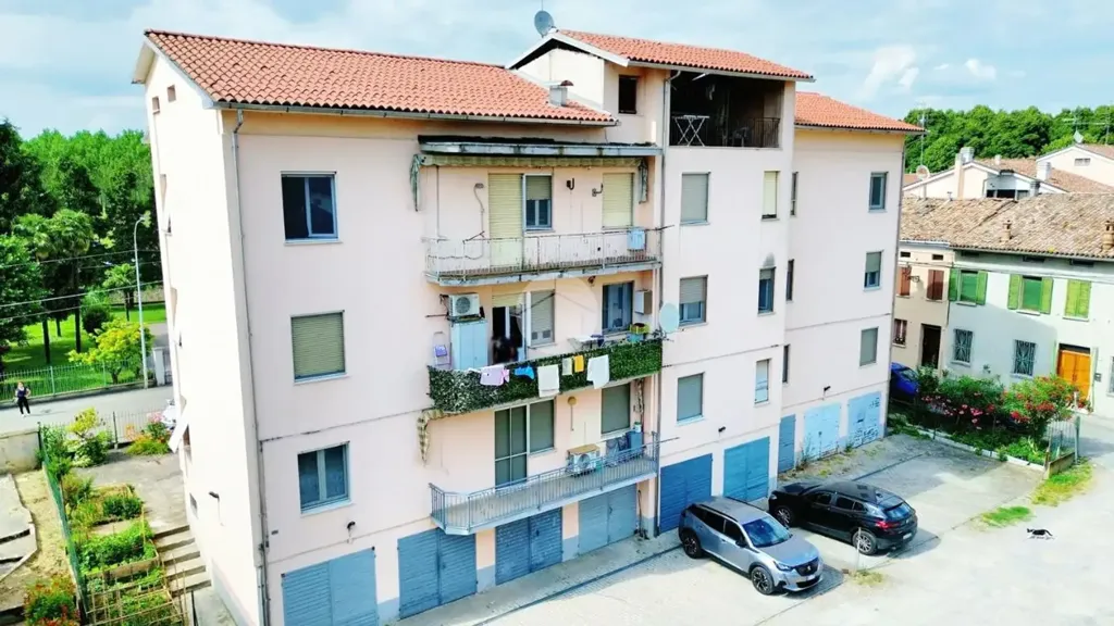 Välivaade - 3-Bedroom Apartment with Balcony in Brescello