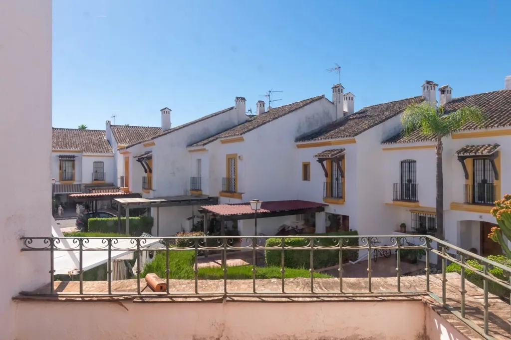 Terrazza - Townhouse with Garden in Estepona