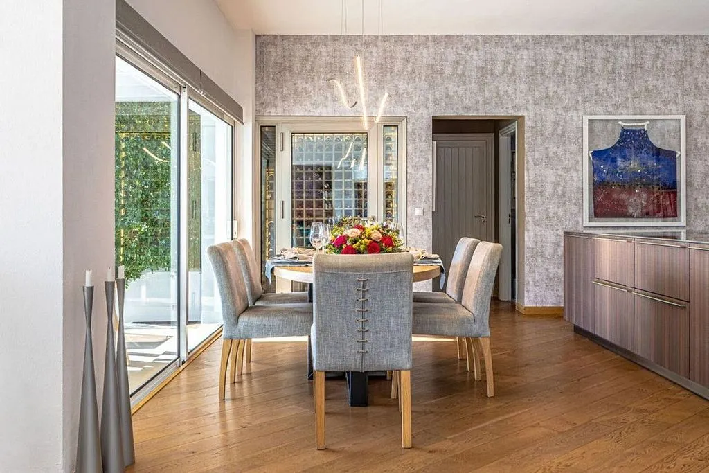 Salle à manger - Traditional Chalet with Pool in Las Chapas, Marbella