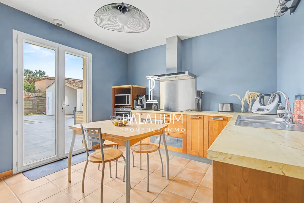 Köök - Traditional Villa with Pool in Marignane