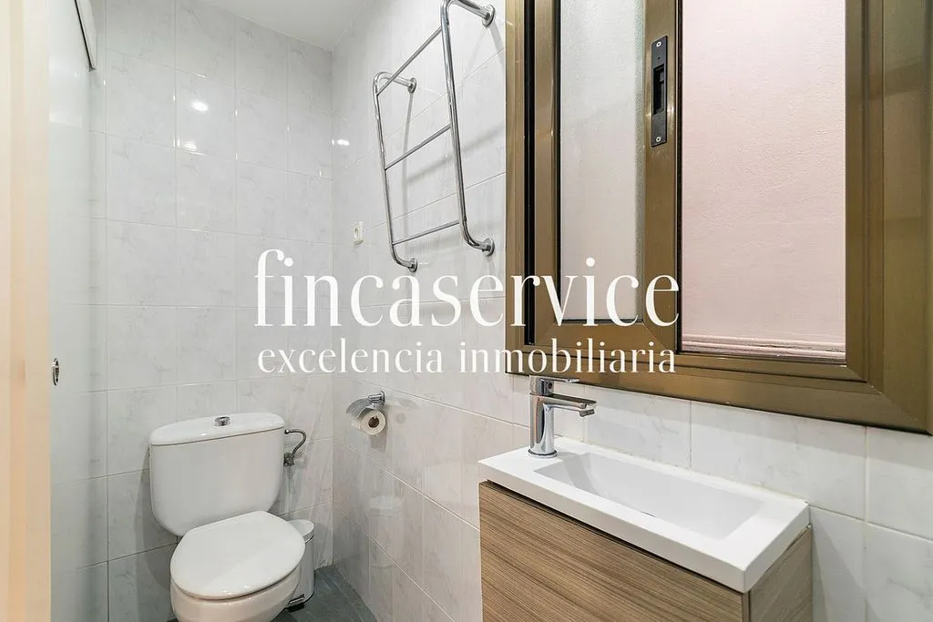 Vannitoad - Flat with Two Accesses in Sants, Barcelona