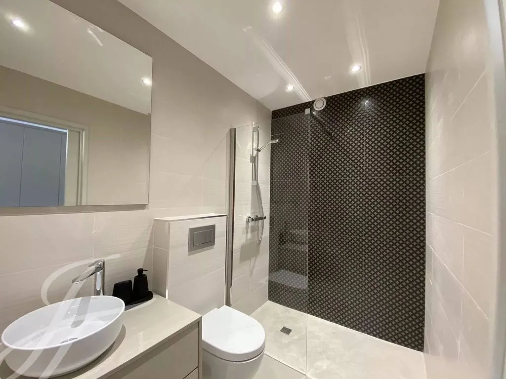 Vannitoad - Luxury Apartment with Bay View in Cannes