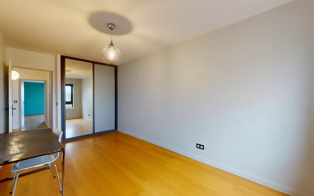 Kabinet - Furnished Apartment with Garage in Lyon 4