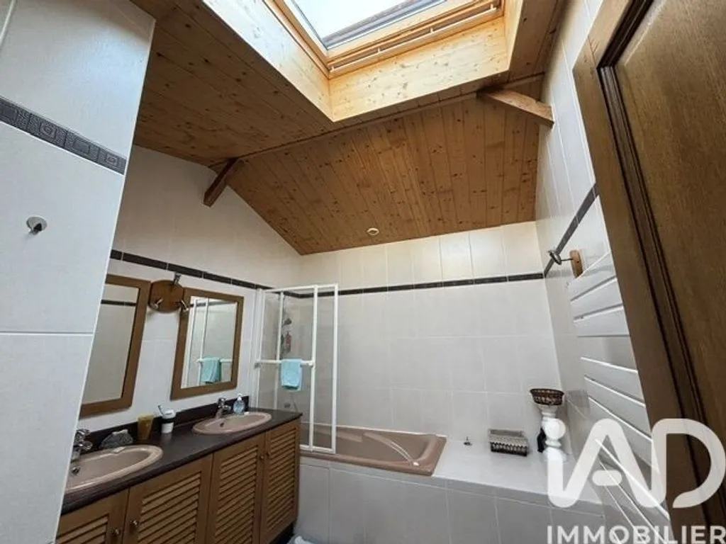 Salles de bain - Villa Luxueuse avec Piscine à Aizenay