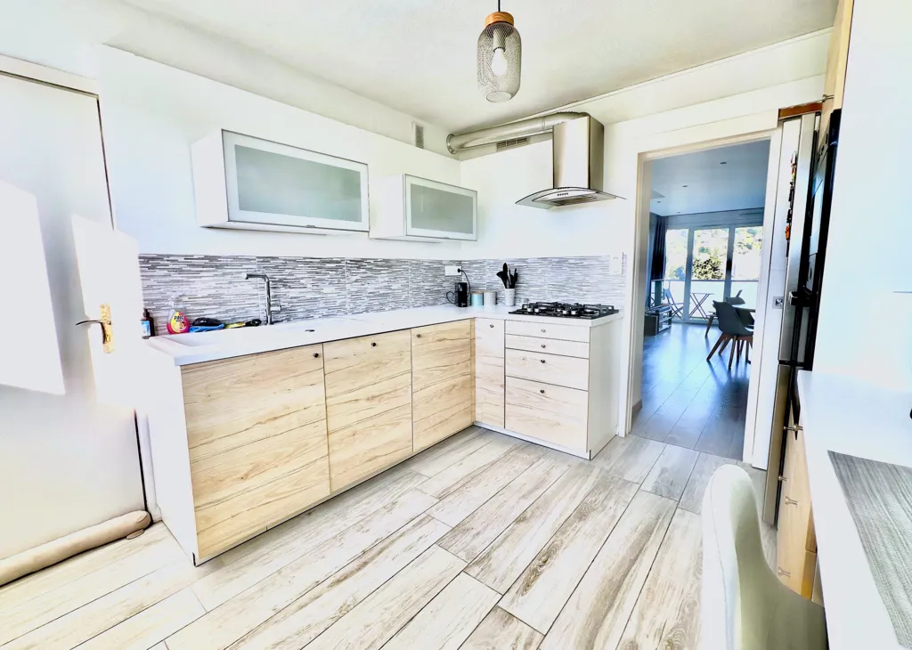 Kitchen - Renovated T3 with Balcony in Saint-Etienne