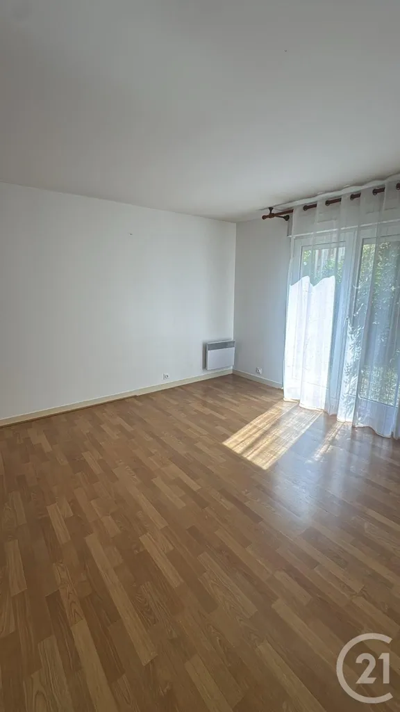 Elutuba - 2-Bed Apartment with Private Garden in Arpajon