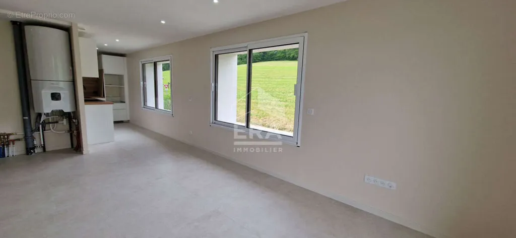 Cuisine - Appartement Rénové dans Ancienne Grange à Mésigny
