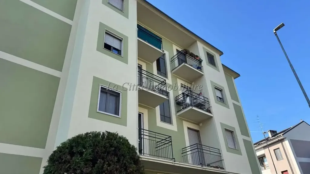 Extérieur - Armed Trilocale with Balcony in Novara