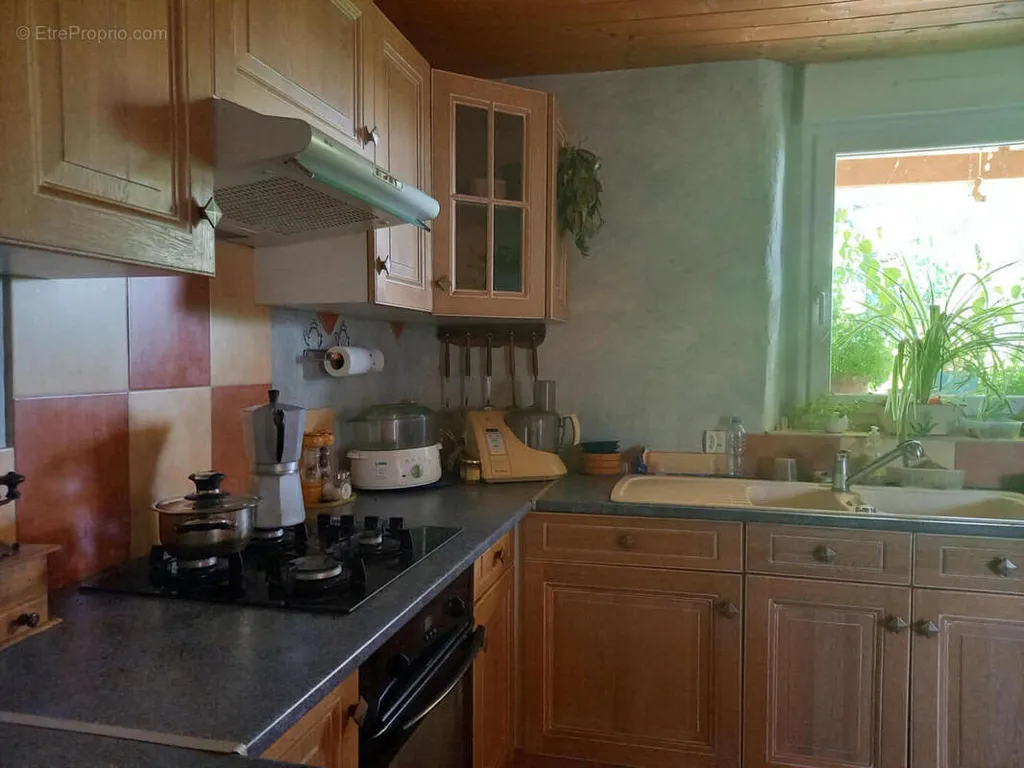 Cuisine - Ensemble Immobilier Rénové avec Piscine près de Cahors