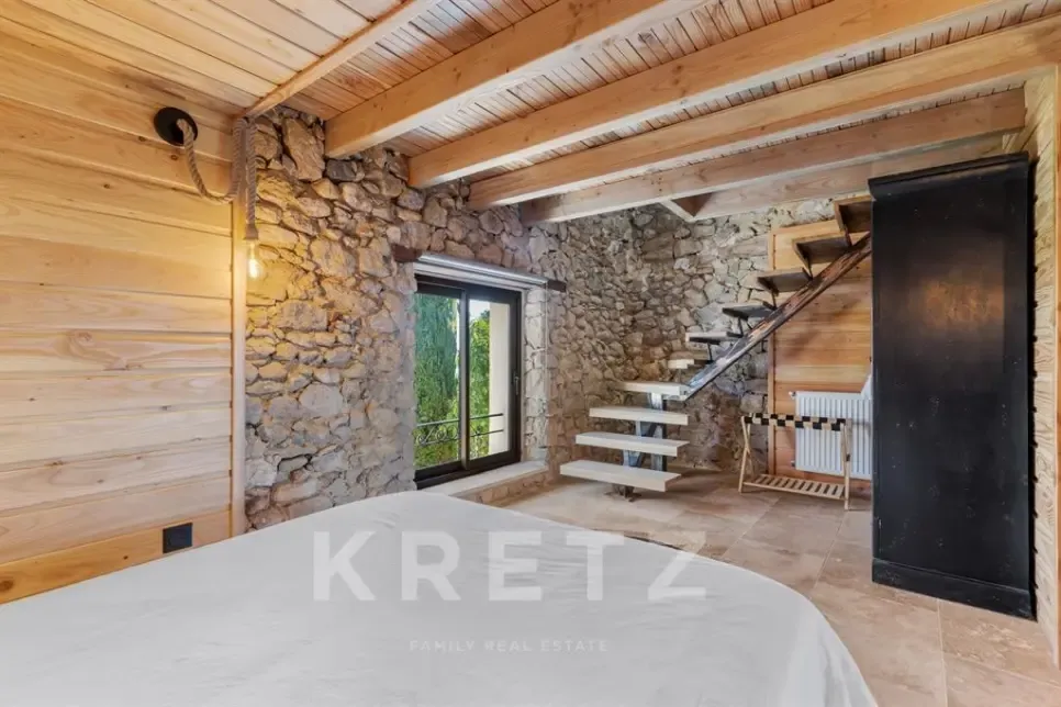 Magamistoad - Rustic Estate with 3 Gites in Pierrevert