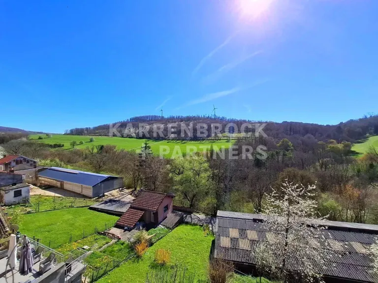Detached House with Panoramic Garden in Girst
