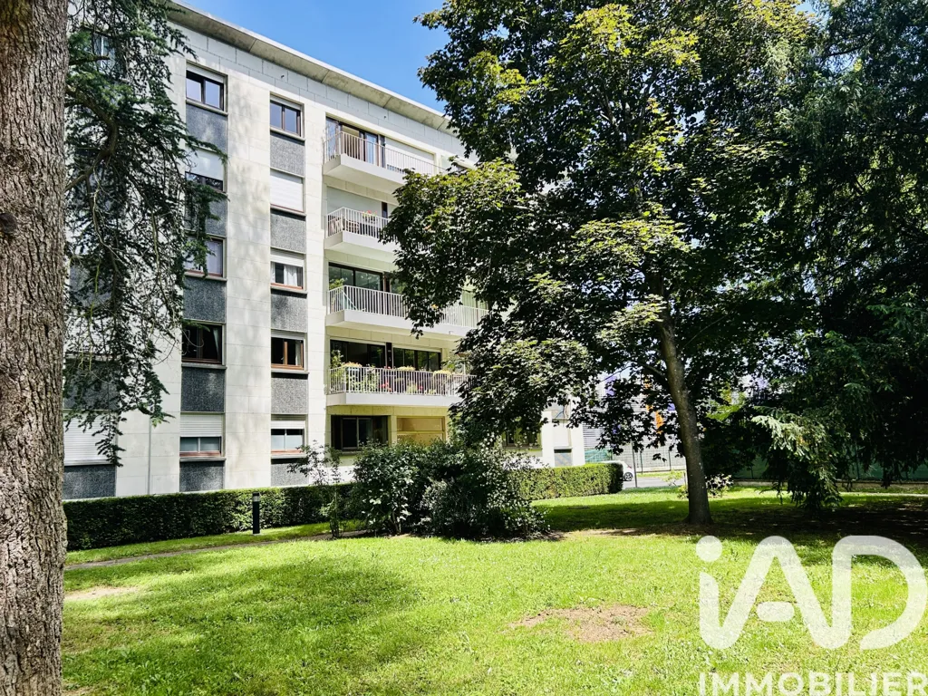 Jardin - Appartement T3 avec Balcon et Parking à Orléans