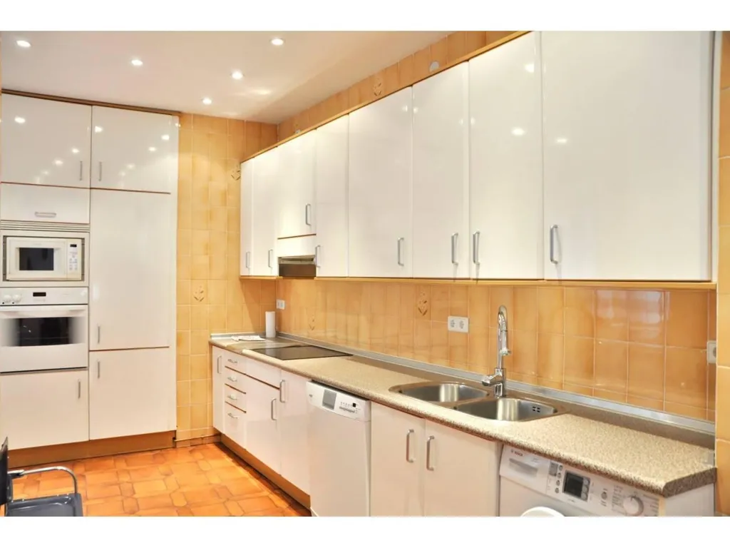 Cuisine - 7-Bedroom Flat with Lift in Palencia