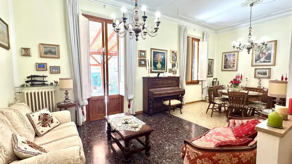 Séjour - Trilocale with Terrace in Central Empoli