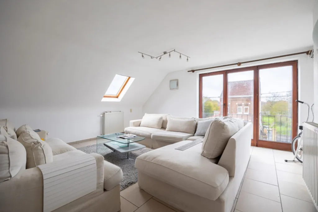 Elutuba - Charming 1st Floor Apartment with Balcony