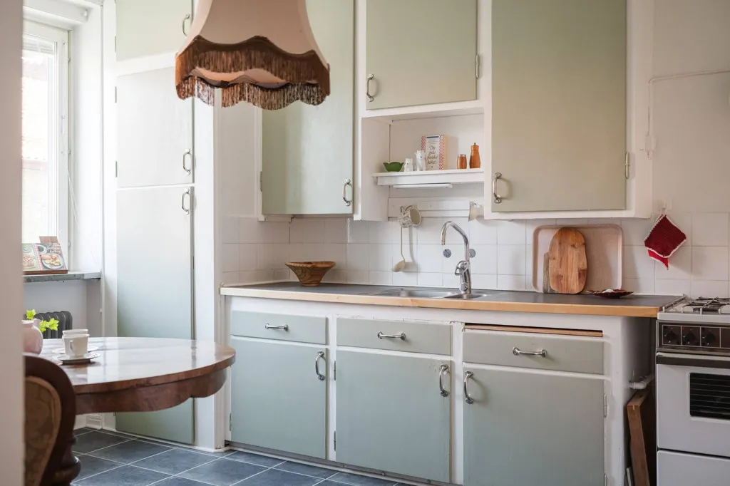 Cuisine - Characterful 1930s Flat with Stucco in Malmö