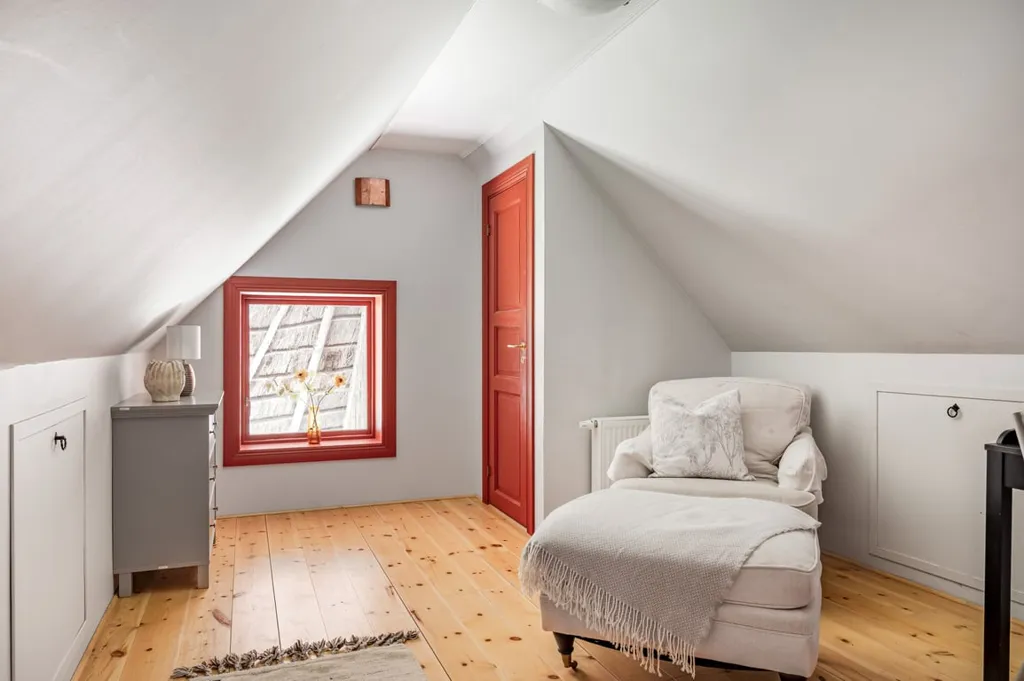 Toad - Historic Cross-Vaulted Farmhouse with Restaurant in Halland