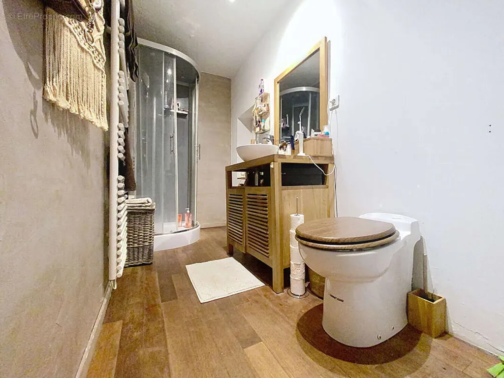 Salles de bain - Appartement 2 Pièces avec Vue sur Cour à Annecy