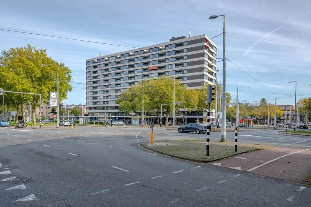 Exterior - 4-Bedroom Flat with Panoramic View in Rotterdam