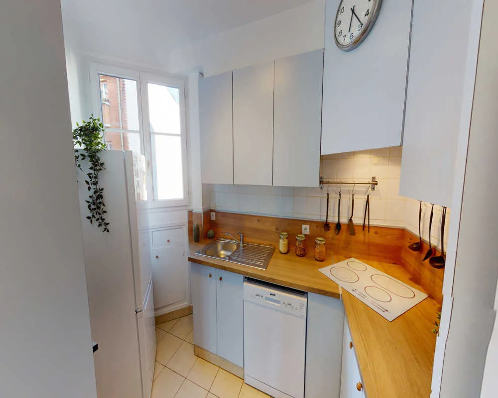 Cuisine - Chambre Meublée avec Vue Calme à Auteuil