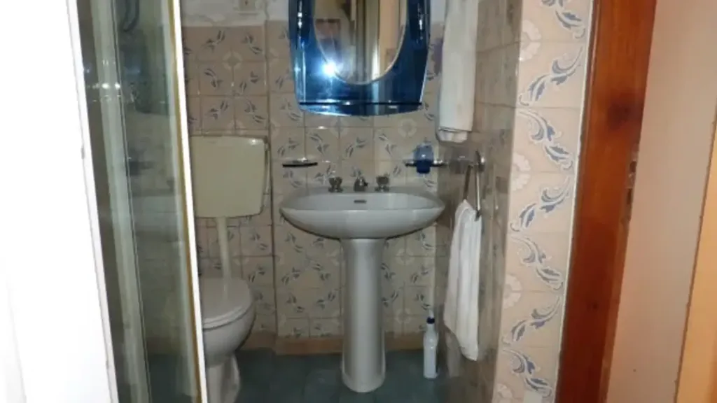 Salles de bain - Rustic Property with Garden in Cervere