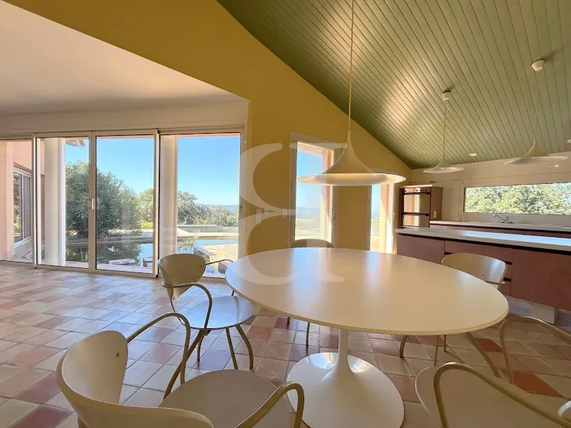 Söögituba - Architectural Villa with Panoramic View near Cavaillon