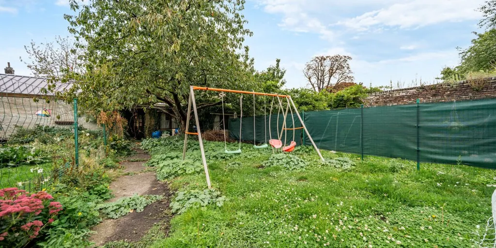 Aed - Mixed-Use Property with Garden in Herstal