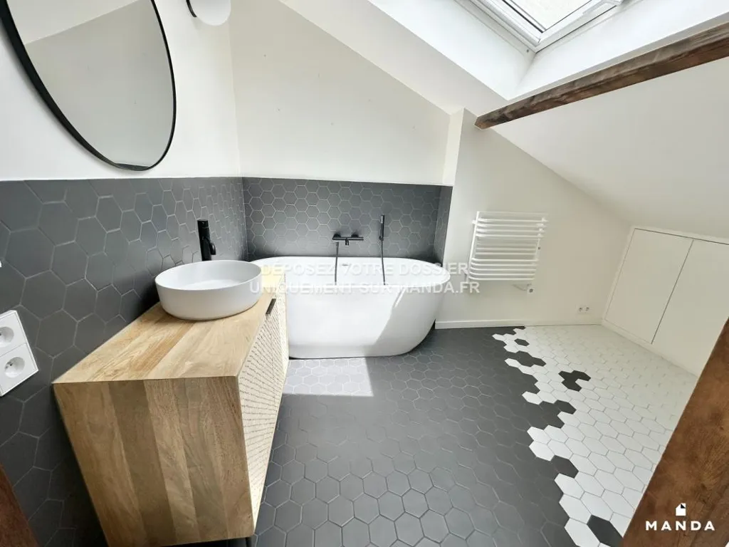 Bathrooms - Duplex Flat with Balcony in Ivry-sur-Seine