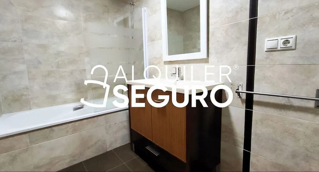 Salles de bain - City Centre Flat with Pool in Paterna
