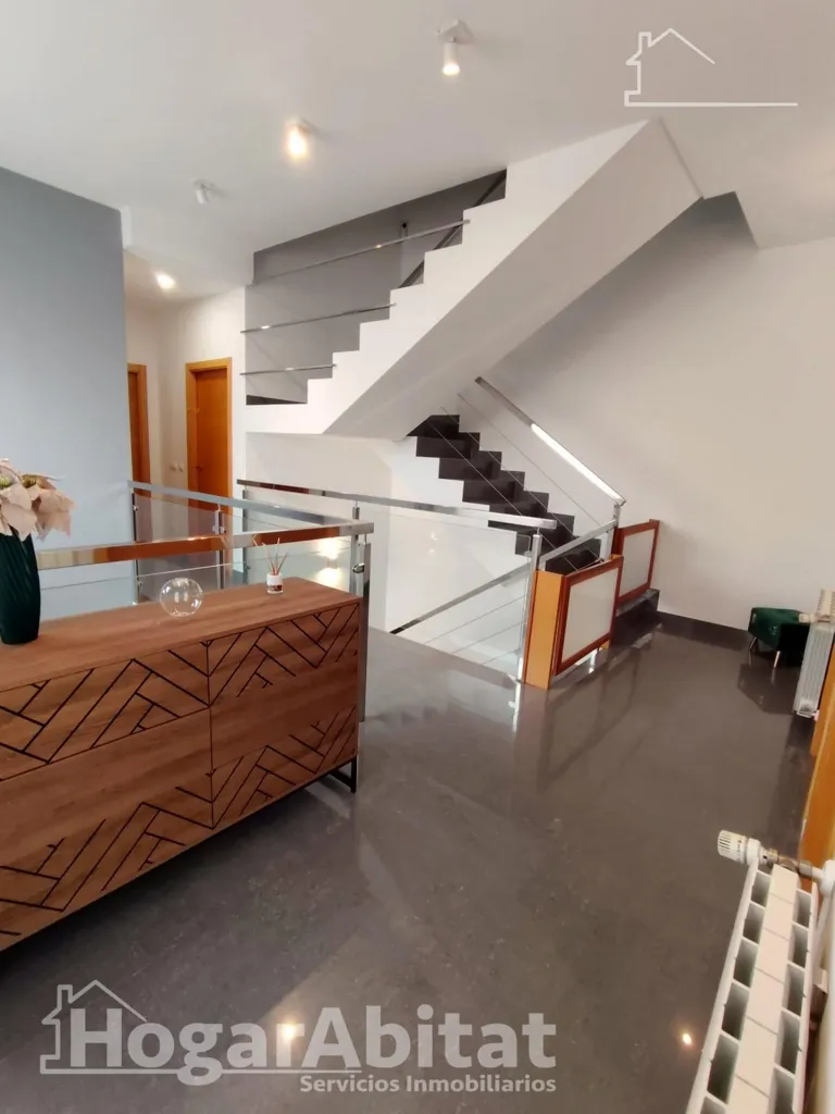 Toad - Spacious Corner House with Terraces in Alginet