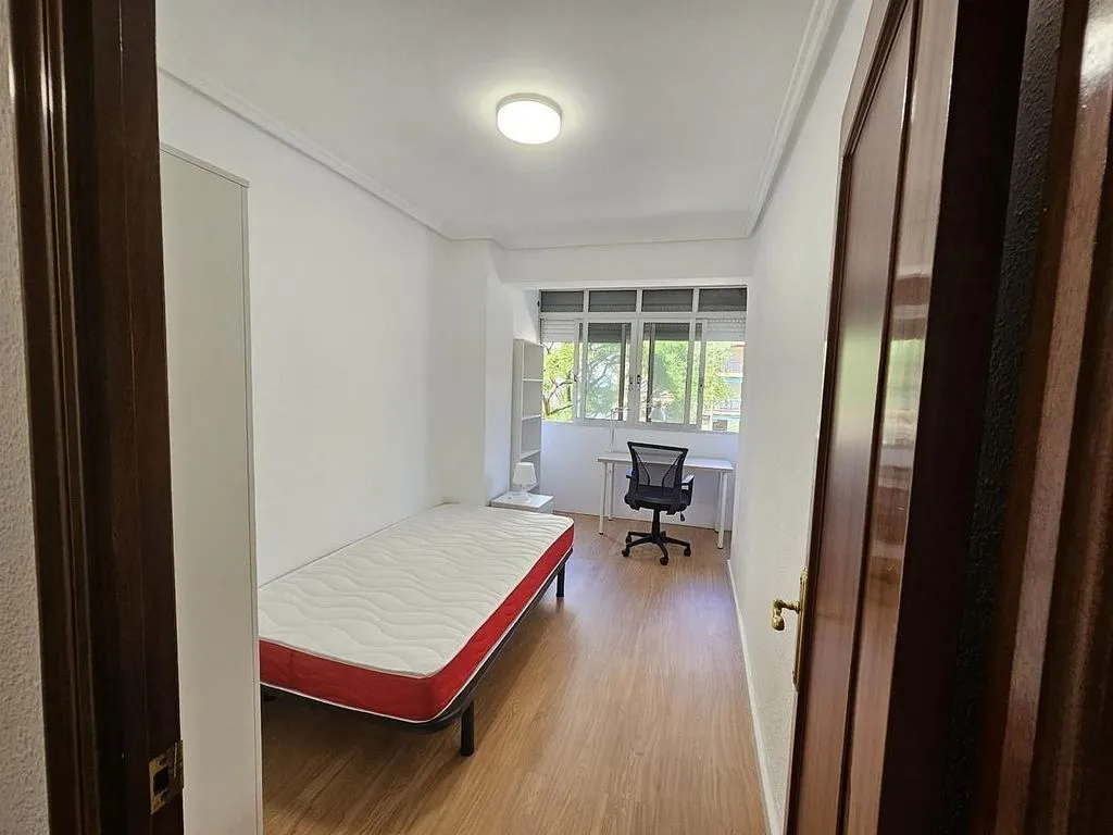 Chambres - Fully Renovated Student Flat in Valencia