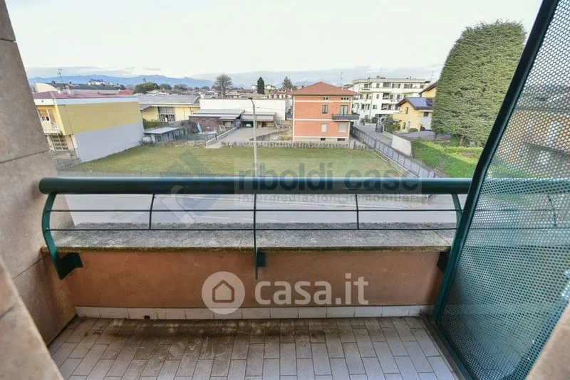 Rõdu - Four-Room Apartment with Balconies in Mariano Comense