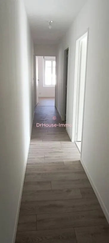 Entrée - Maison rénovée avec revenu locatif à Saint-Hilaire-de-Clisson