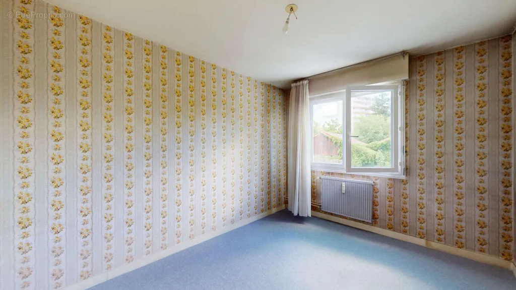 Chambres - Appartement Traversant avec Balcon à Besançon