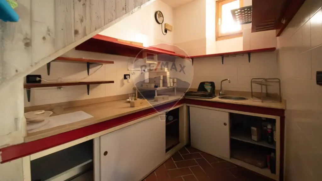 Cucina - Historic Triplex with Balcony in Iseo