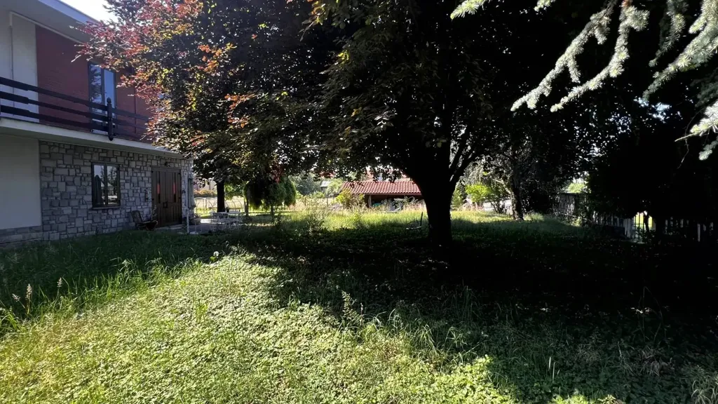 Aed - Villa with Edificabile Potential in Bernareggio