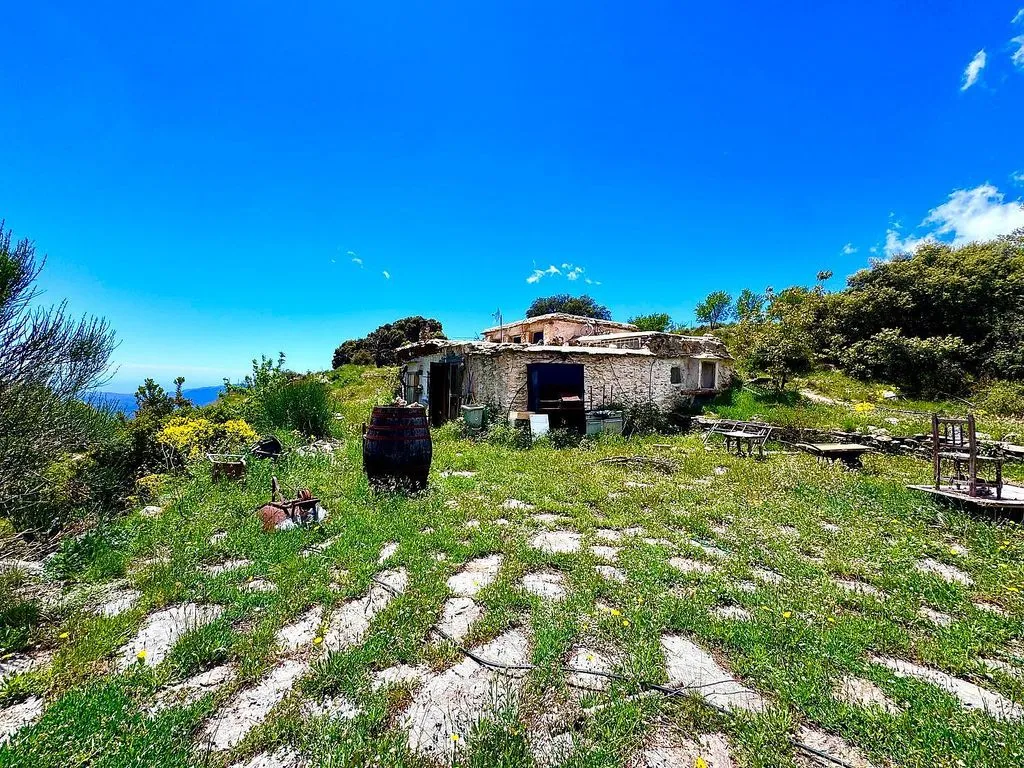 Välivaade - Rustic Finca with Water Source in Sierra de Júbar