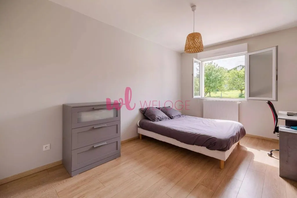 Chambres - Maison Contemporaine avec Piscine à Genas