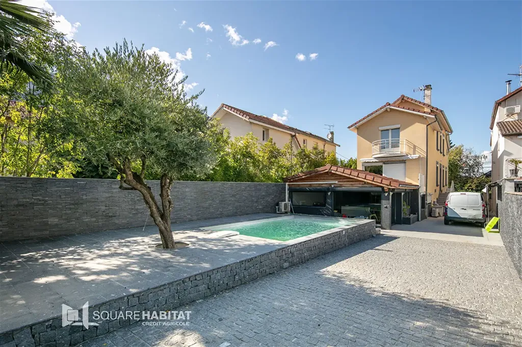 Bassein - House with Pool in Fontaine