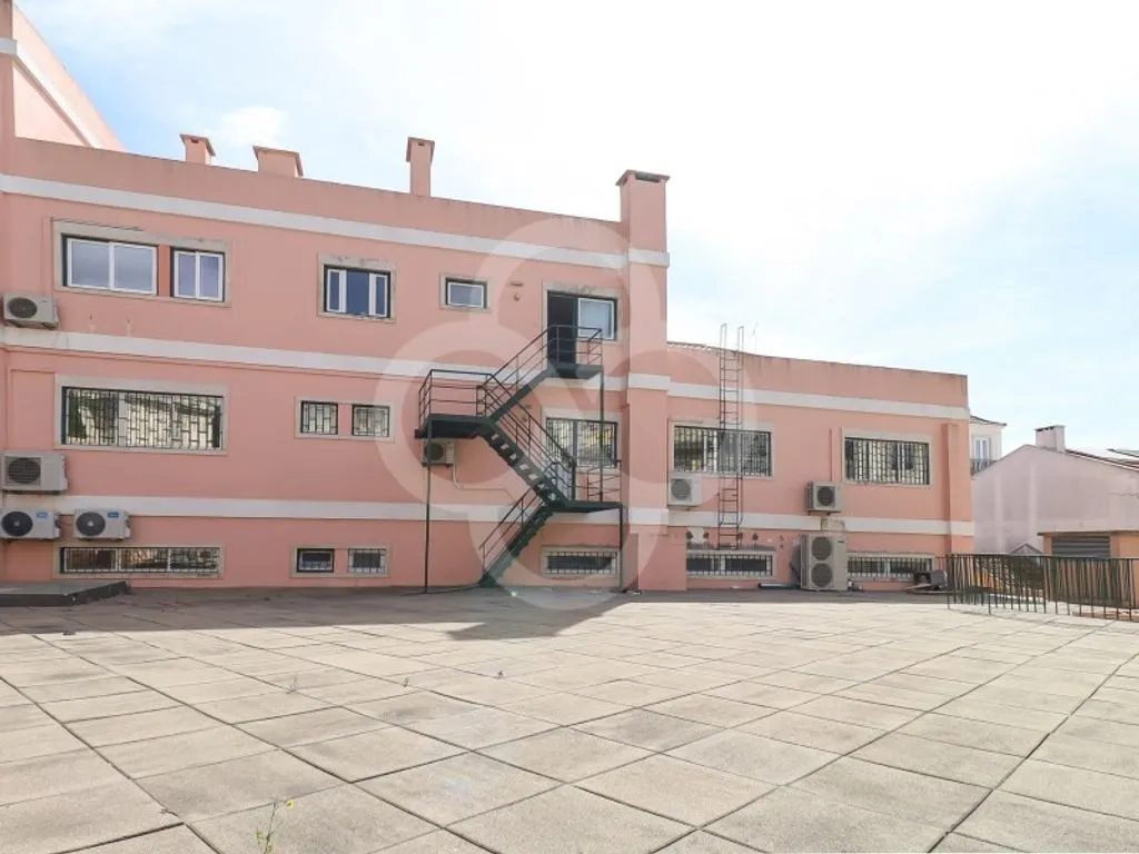 Jardin - 2-Bedroom Flat with Balcony in Largo do Rato, Lisbon