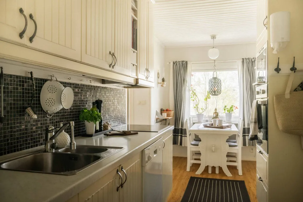 Cucina - Cottage with Garden in Skälsmara