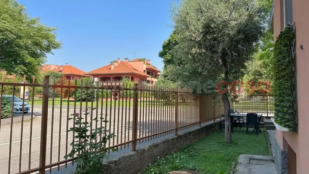 Garden - Semi-detached Villa with Central Location in Opera